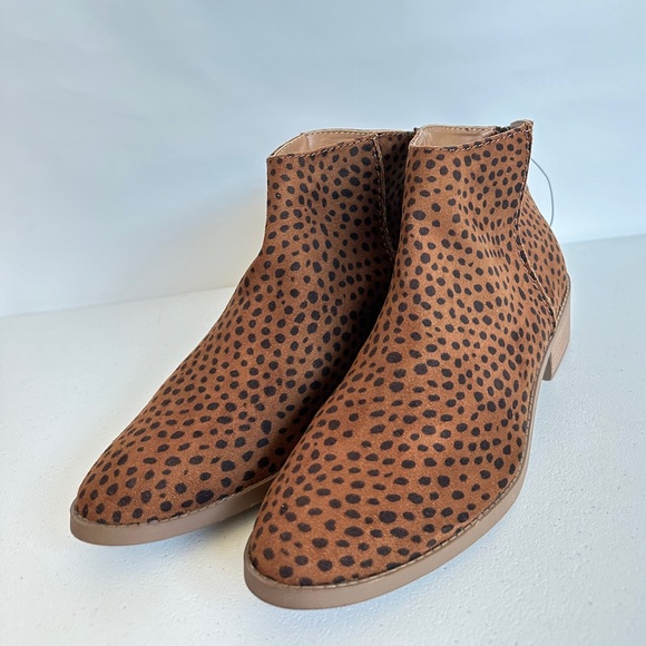 NWT. Women's Emma Leopard Print Ankle Bootie Brown - Universal Thread Size 9.5 - Picture 4 of 10